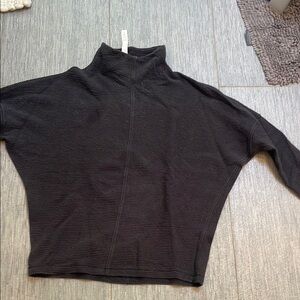 Lululemon sweatshirt with ribbed texture XS TP great condition can fit S